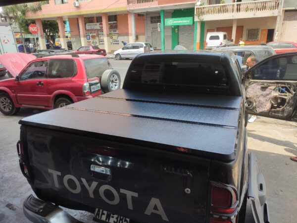 Tapa Balde Rigida 3 Partes Toyota Hilux 4x4 2008- 2025 - Imagen 2