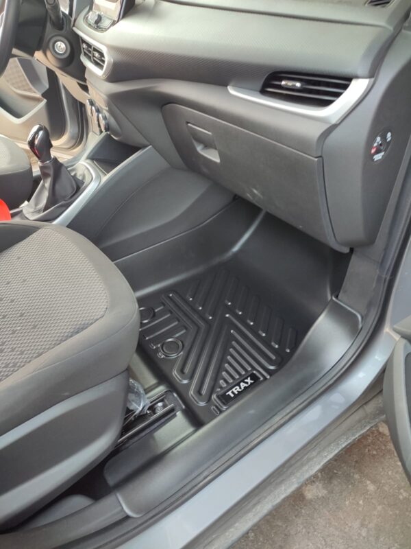 Moqueta Bandeja Plástica Chevrolet Tracker 2021 - 2023 - Imagen 3