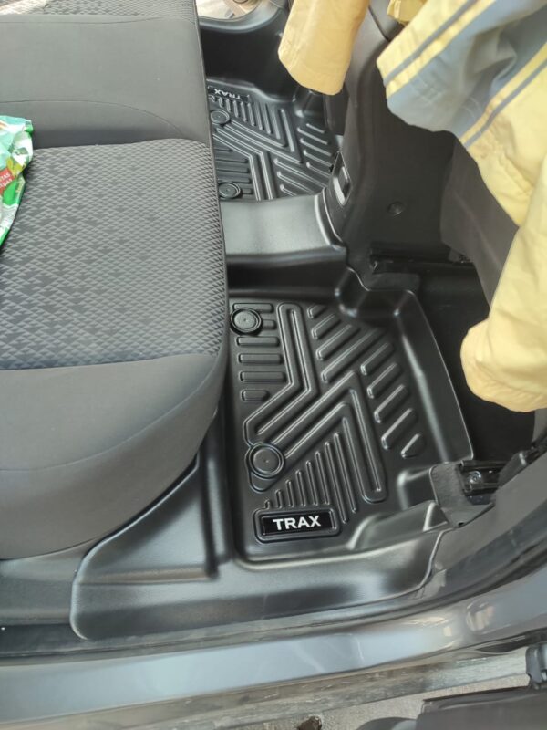 Moqueta Bandeja Plástica Chevrolet Tracker 2021 - 2023 - Imagen 4